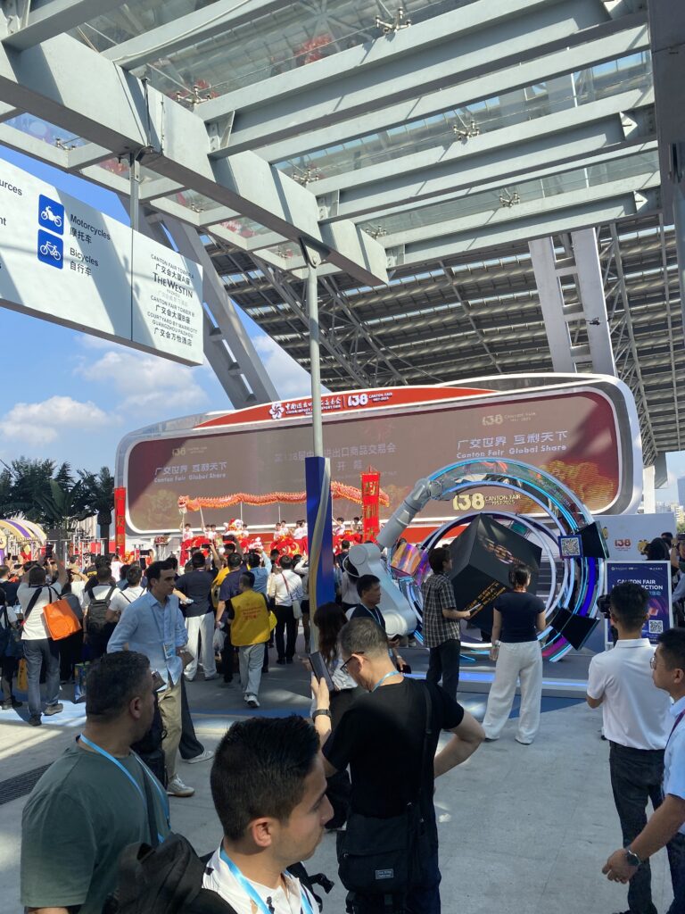 Vista desde otro angulo al Centro de presentación